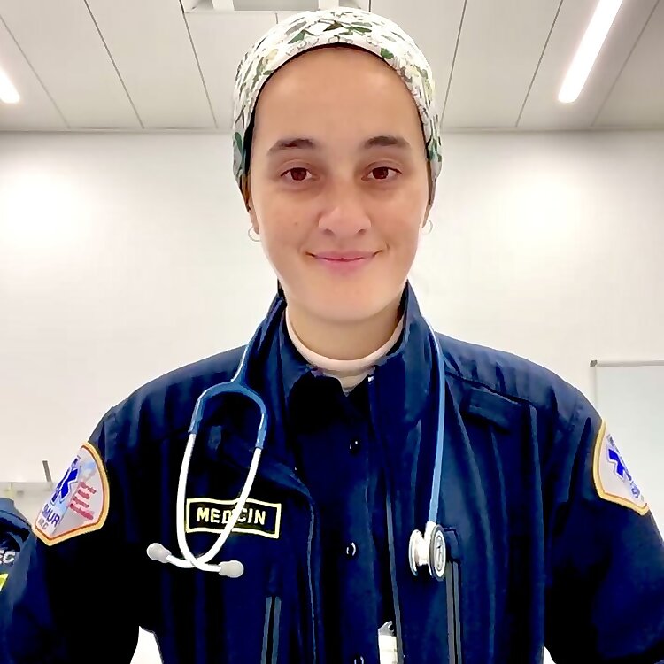 Dr Sarah