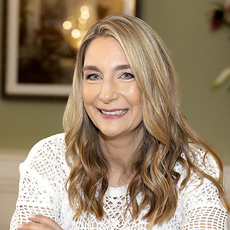 Dr Lindsay Browning