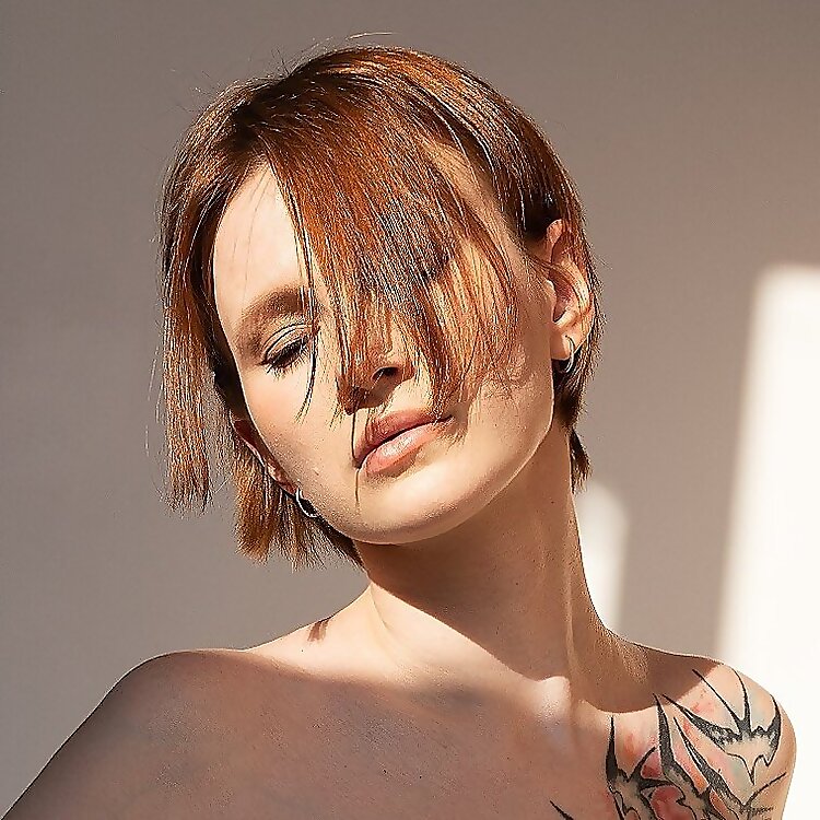 Valeria Raw