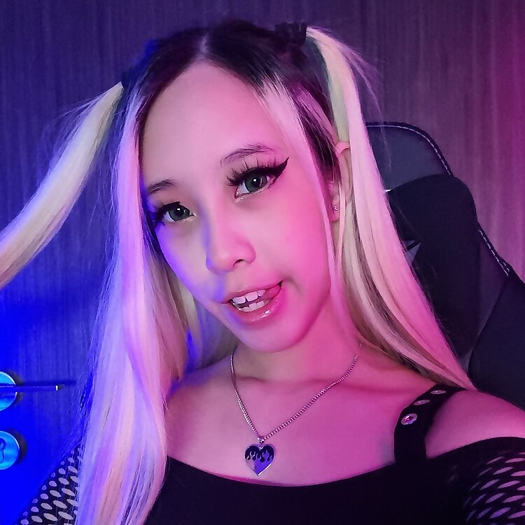 Chrissy\'s VIP 🎮 Full vids on feed 👀