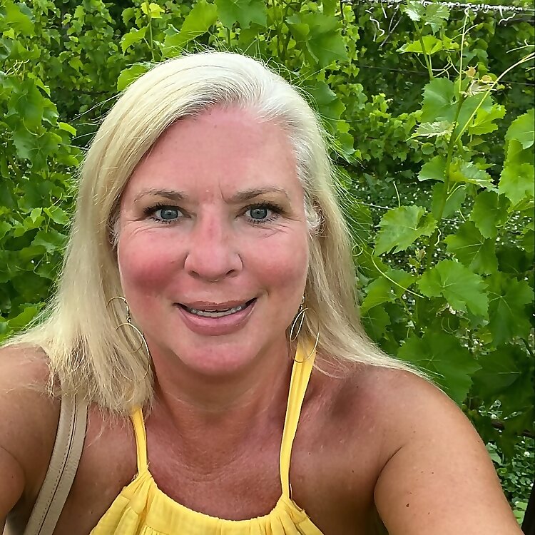 Laurie LaDow