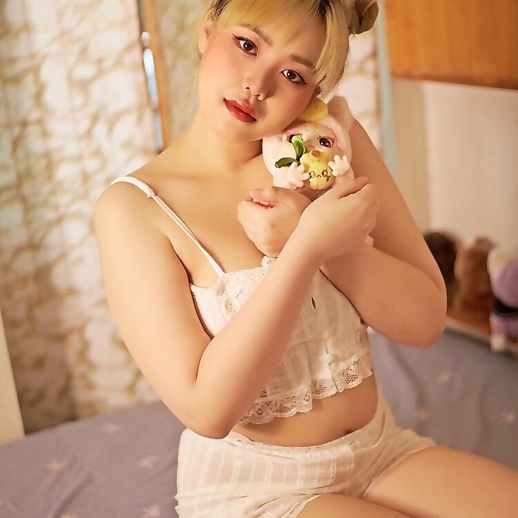 Anna Hitomi