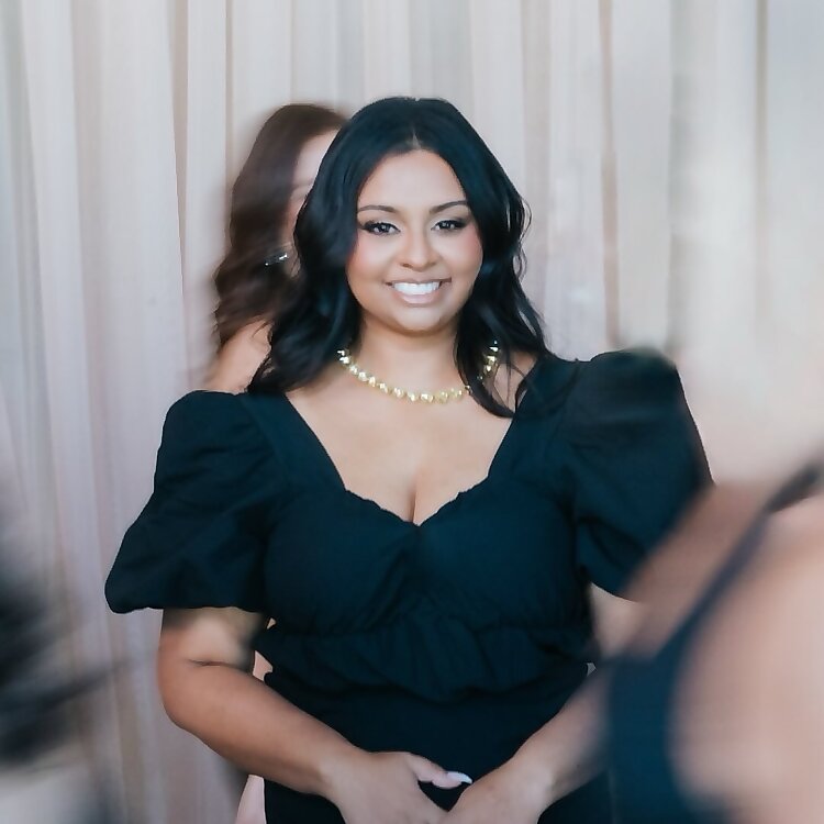 Narelle Janine