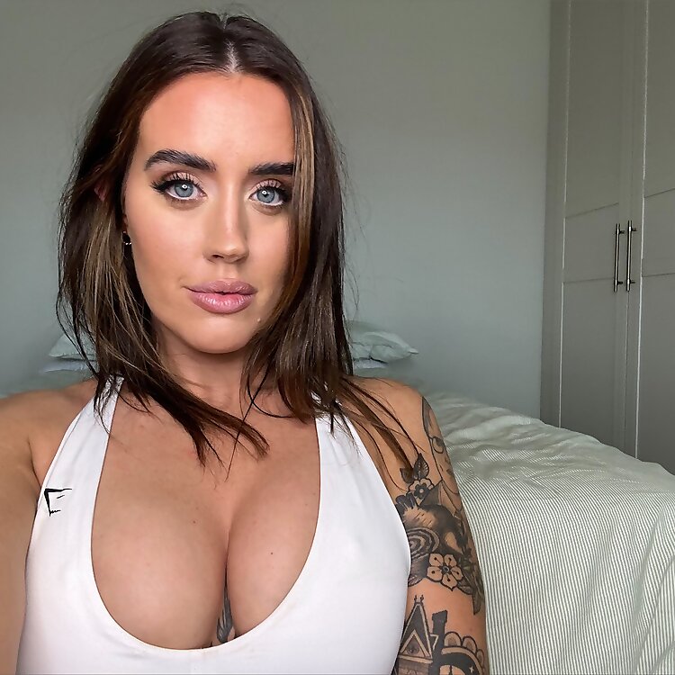 ♡Jessica Carter┋𝐄𝐱𝐩𝐥𝐢𝐜𝐢𝐭. 𝐄𝐱𝐩𝐞𝐫𝐢𝐞𝐧𝐜𝐞𝐝 ♡