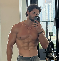 Drew Aggouras