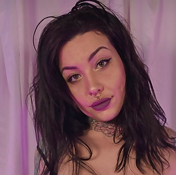 Dahlia Dee