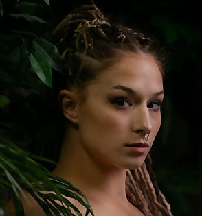 Sapphira Thorns