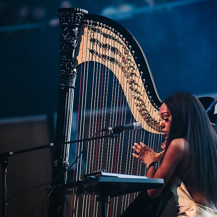 Ahya Simone