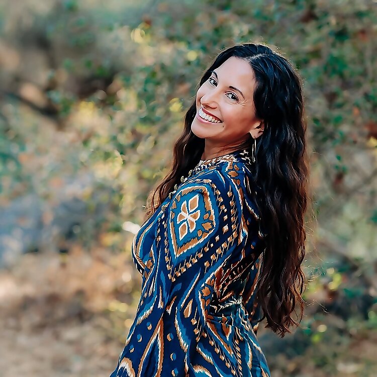 Dr. Mariza Snyder