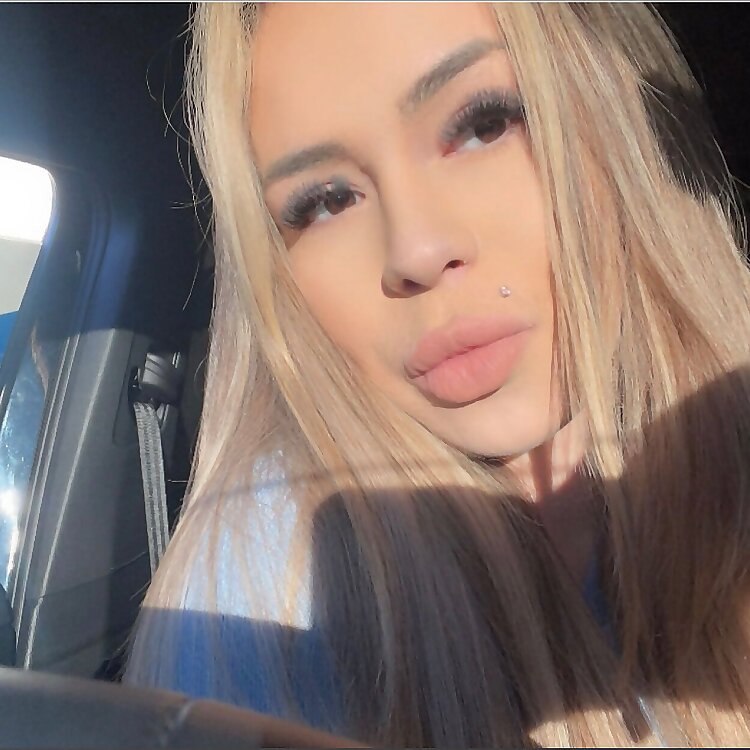 Khloe 