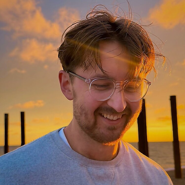 Simon Cade