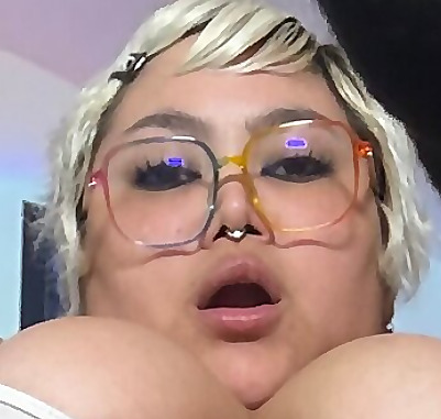 Moshpit Mami