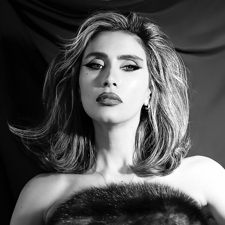 Cristina Vee Valenzuela