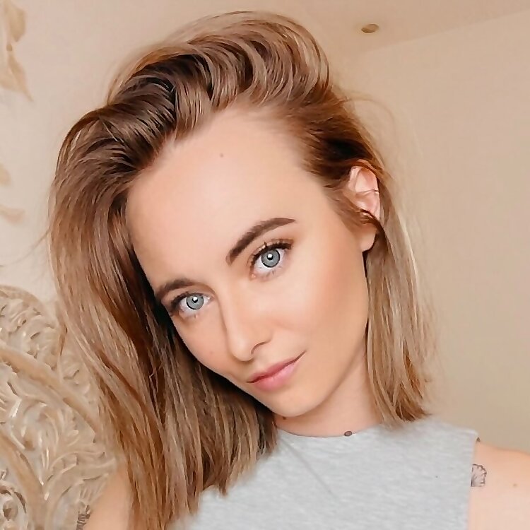 Lola Sakura