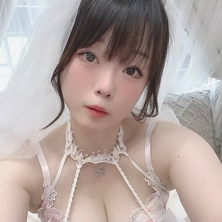 Midori Yuzono 