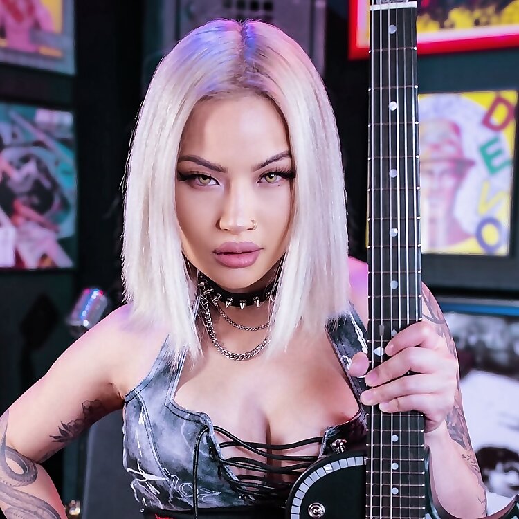  Kiki Wong