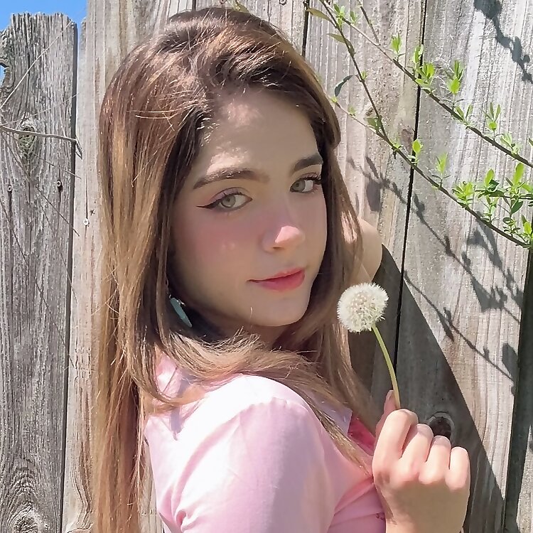  Elizabeth María Erigolla