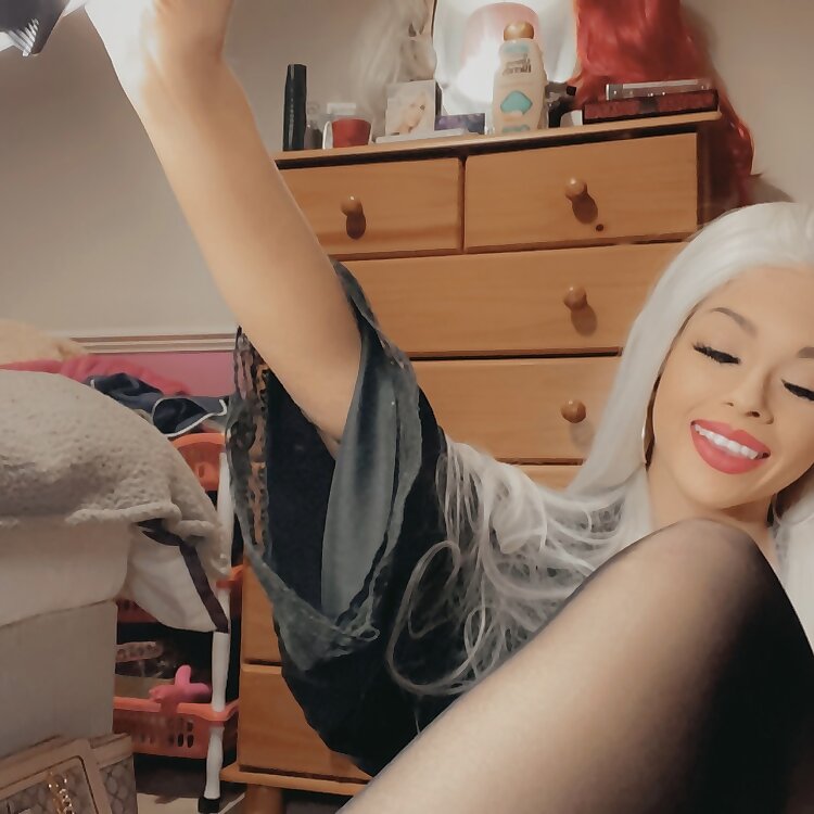 Nicole R