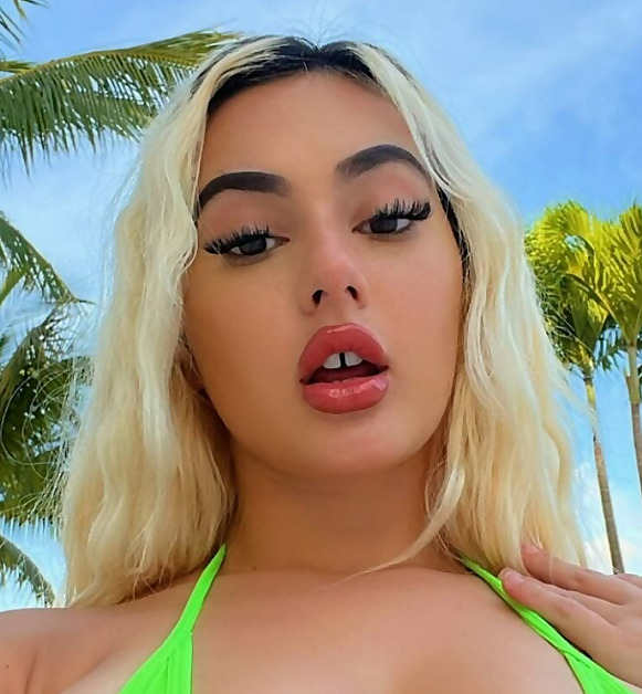Olivia Snow 